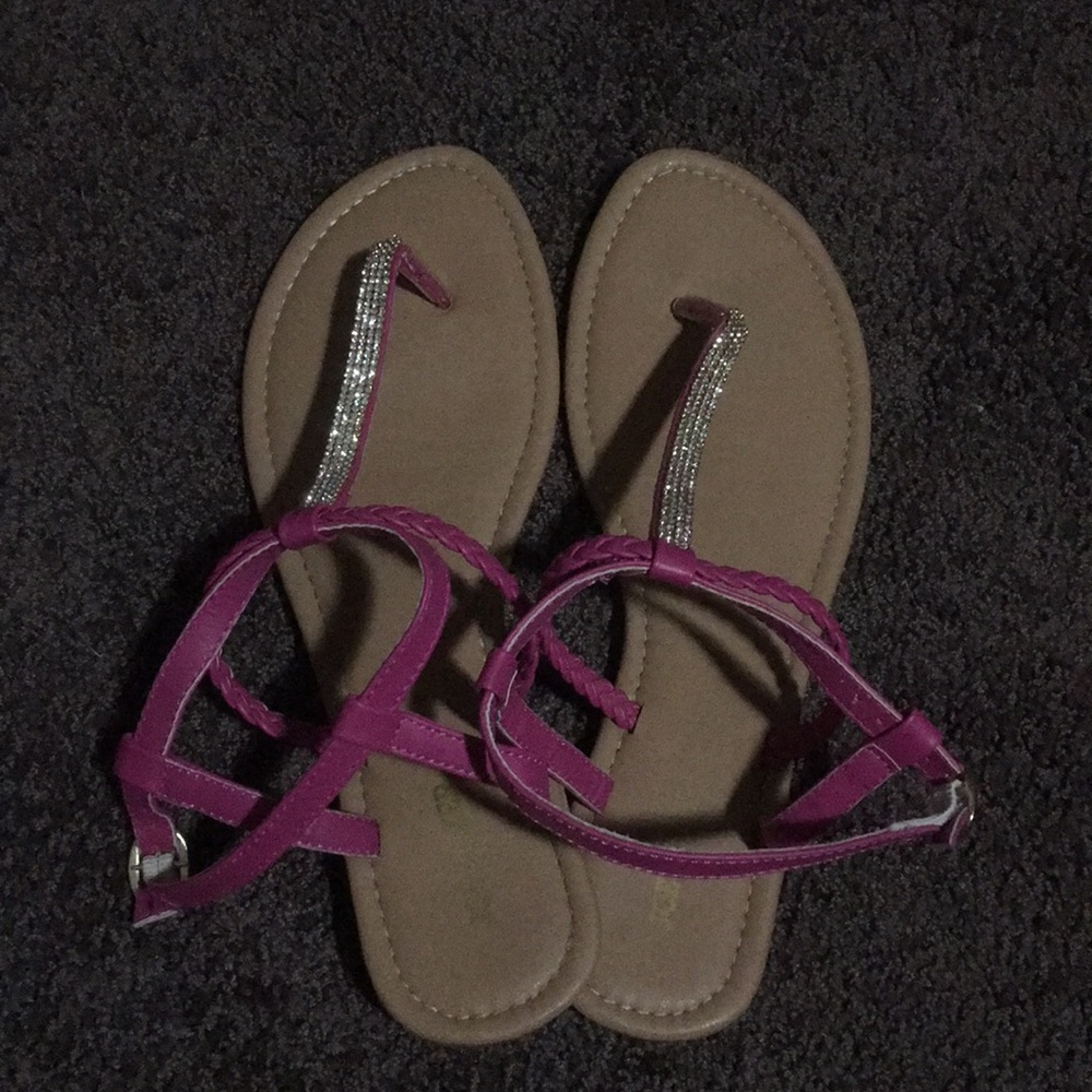 I’m selling pink sandals